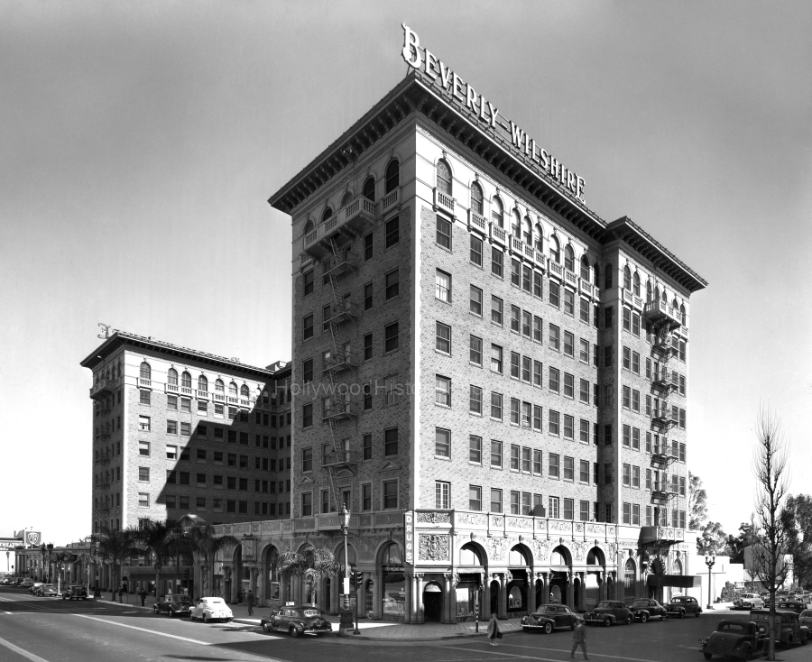 Beverly Wilshire Hotel 1939 Wilshire Blvd and Rodeo Drive.jpg